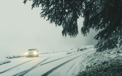 Ninsoarea face prăpăd pe DN18: blocaj rutier spre Suceava