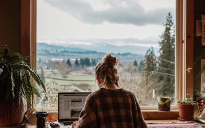 Creează un birou creativ: Sfaturi practice să scapi de haos și oboseală