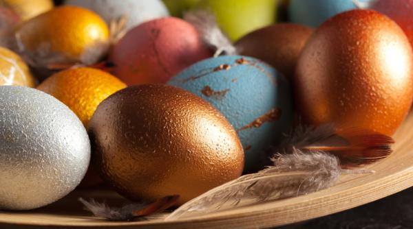 Cum scapi de vopseaua de ouă lipită de degete: trucuri rapide