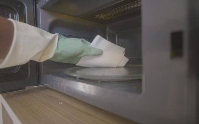Curățenie-fulger: Scapă de mizeria din cuptorul cu microunde. Metoda simplă!