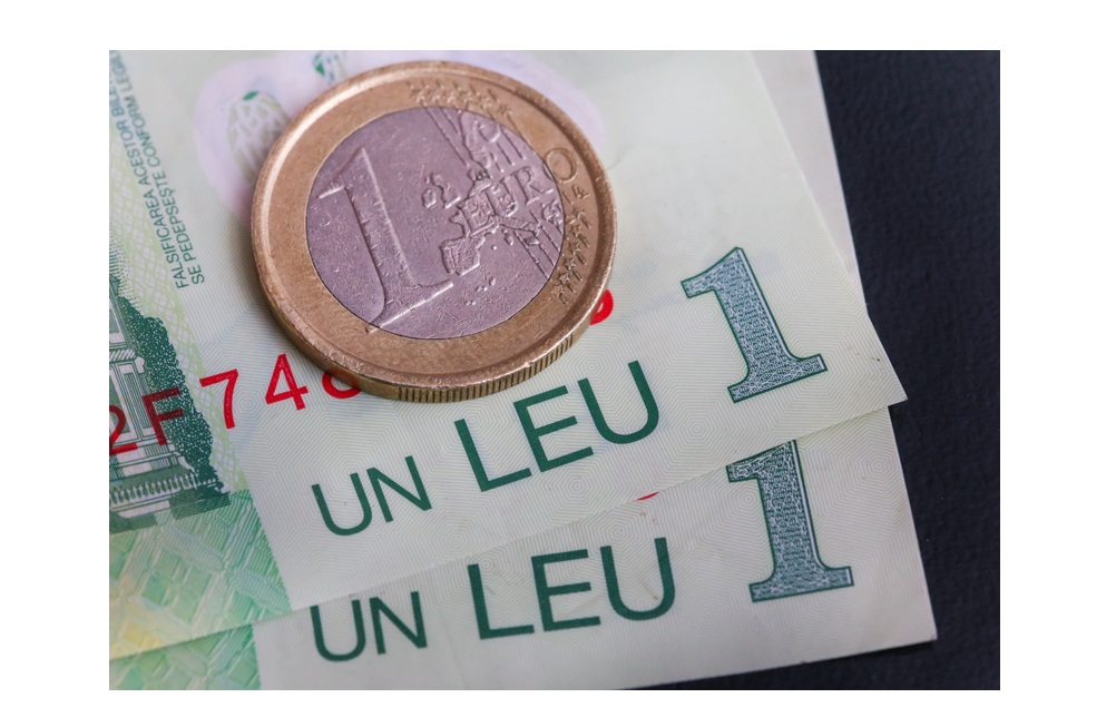 Euro, ușoară creștere, sub 5,1 lei. Bolojan, amenințat de PSD, azi, în România