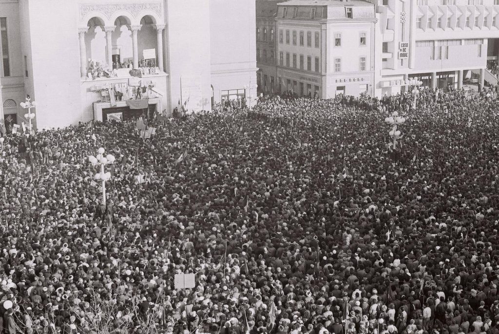 Societatea Timișoara sare în apărarea lui Bolojan, vizat de PSD. Nicușor Dan, chemat să ajute