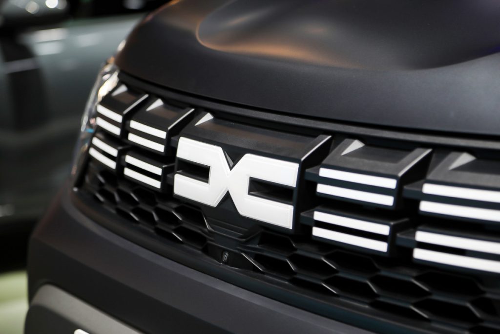 Noul Duster, apariție care a atras atenția în Italia, impresionează prin interiorul revizuit, depășind așteptările segmentului de SUV-uri compacte la preț accesibil