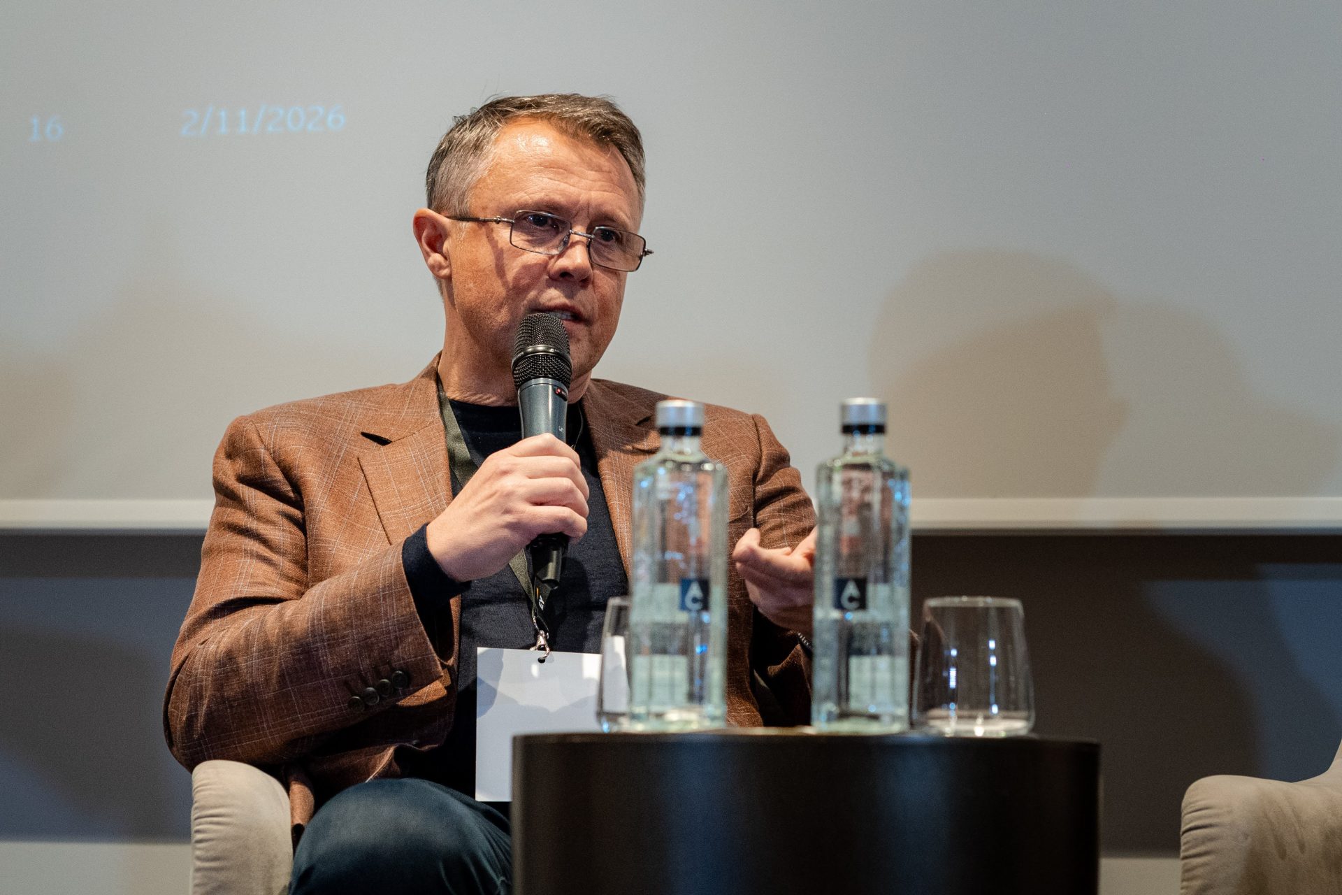 Grupul Altex extinde semnificativ platforma logistică din apropierea Bucureștiului Dan Ostahie, președintele Grupului Altex, anunță extinderea masivă a platformei logistice situate lângă București, în comuna Dragomirești-Vale