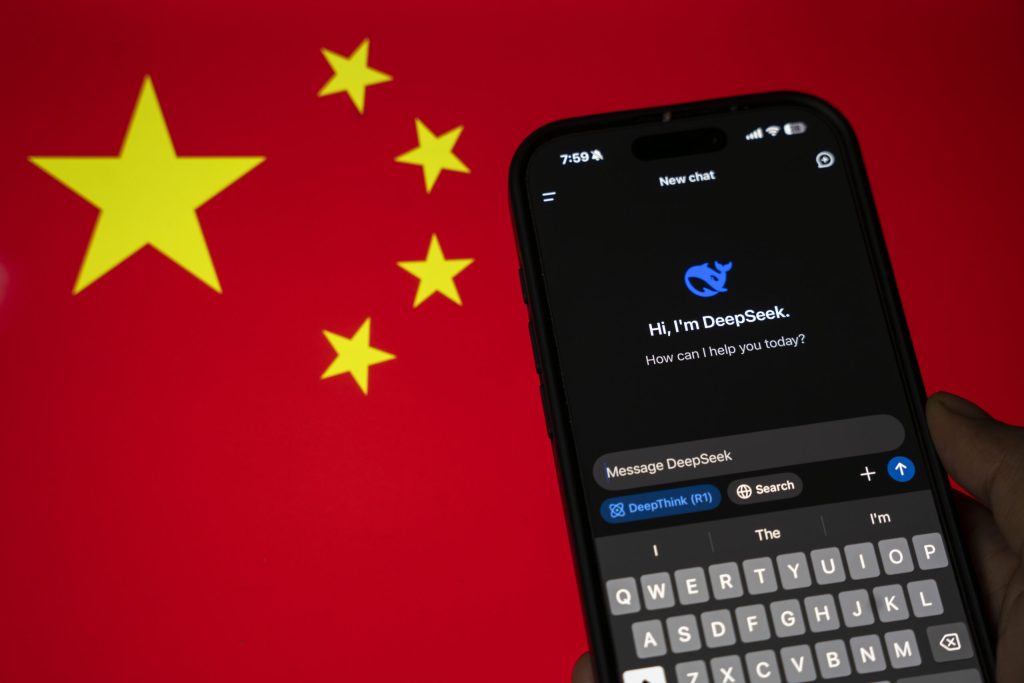 DeepSeek lansează V4: AI-ul chinezesc atacă piața globală, mizând pe eficiență