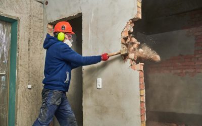 Un francez din BREST, DESPERAT, și-a demolat propria casă după ce nu a reușit să o recupereze de la ocupanții ilegali