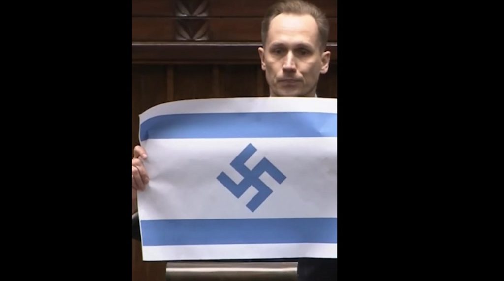 Deputat de extremă dreaptă, șoc în Parlamentul Poloniei: steag israelian cu svastică
