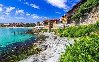 Destinația-secret a românilor: Amalfi ieftin, cu plaje și castele, aproape de România