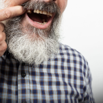 Pacienții vor dinți noi rapid, dar fără compromisuri. Ce soluții există