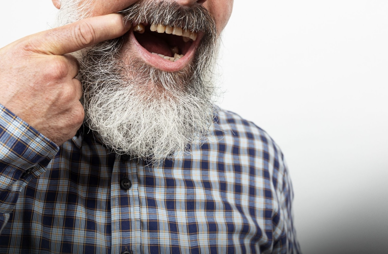 Un tratament stomatologic rapid, care promite o soluție fixă pentru pacienții cu dinți lipsă, câștigă teren în România