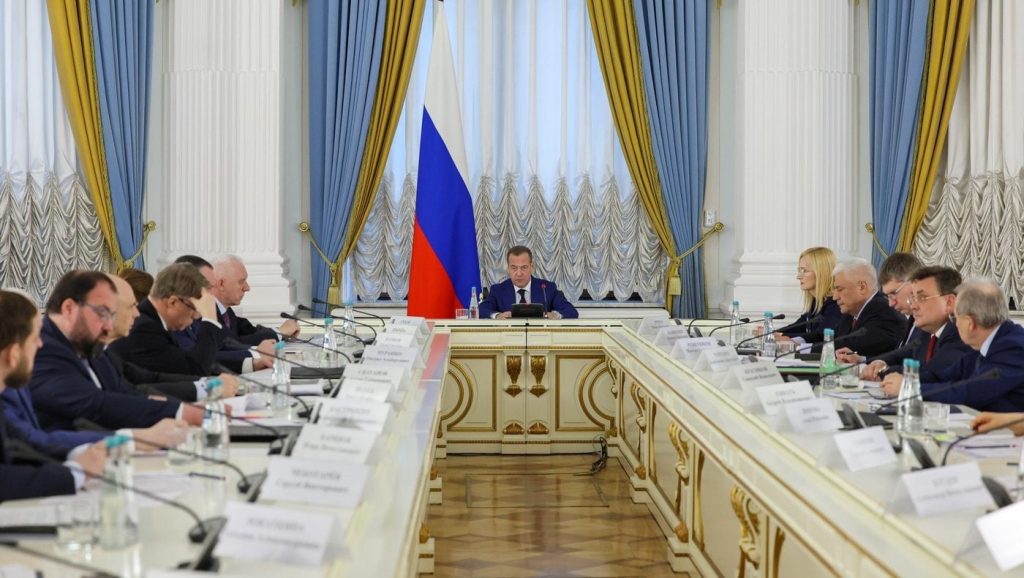 Ambasadorul Rusiei, convocat la Praga după amenințările cu arme împotriva Europei