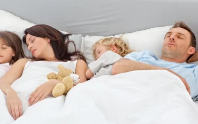 Cinci semne că somnul în pat cu părinții afectează copiii!