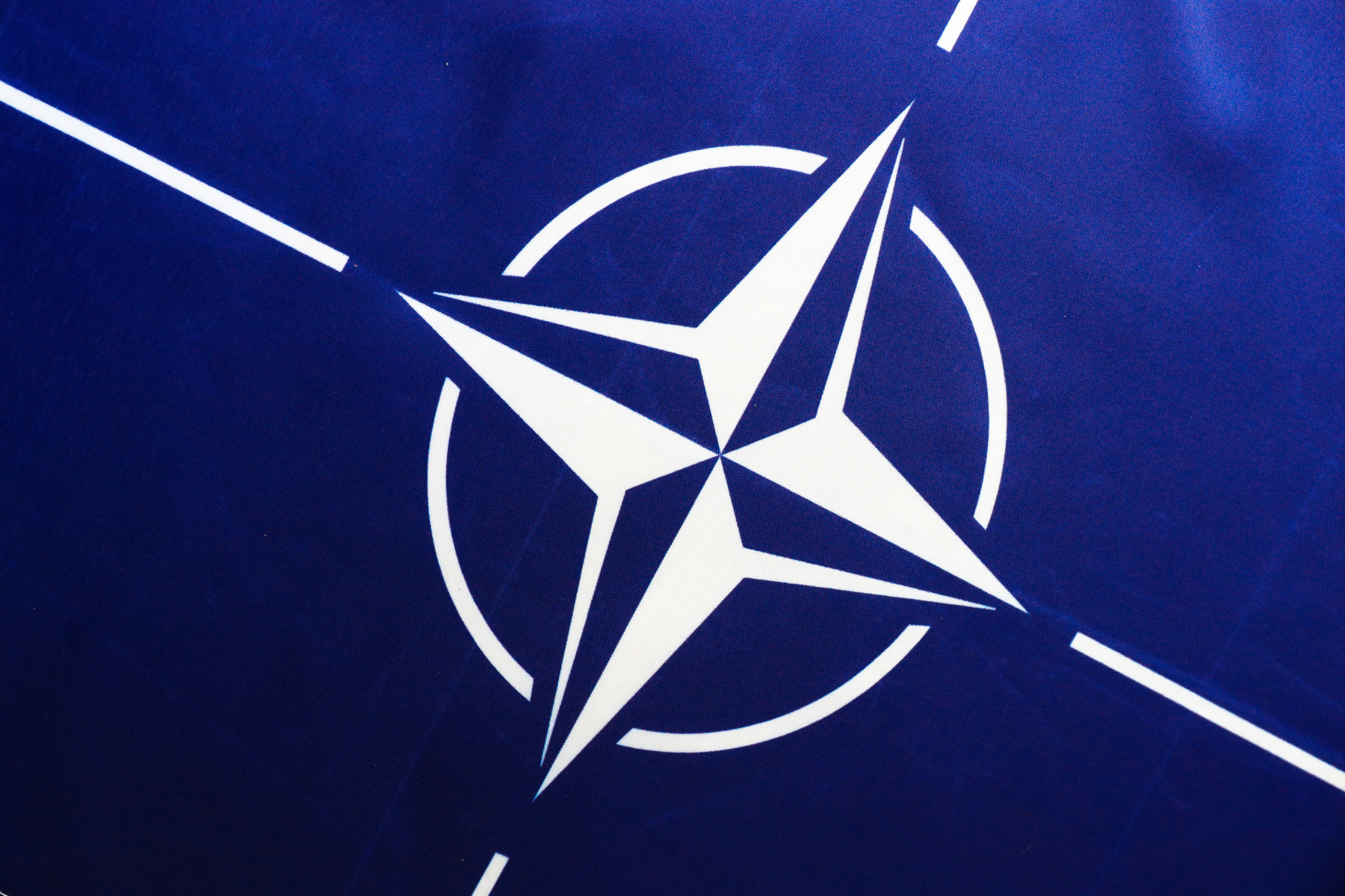 Un sondaj recent arată că majoritatea americanilor consideră că țara lor beneficiază de apartenența la NATO, chiar și în contextul unor declarații controversate privind viitorul Alianței
