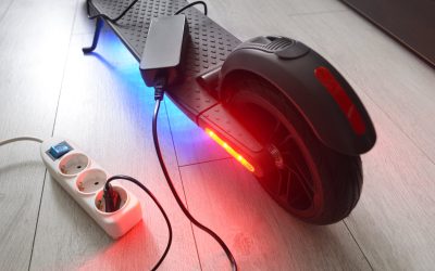 Un incendiu puternic a izbucnit recent într-un apartament din sectorul 3 al capitalei, cauza fiind o trotinetă electrică lăsată la încărcat