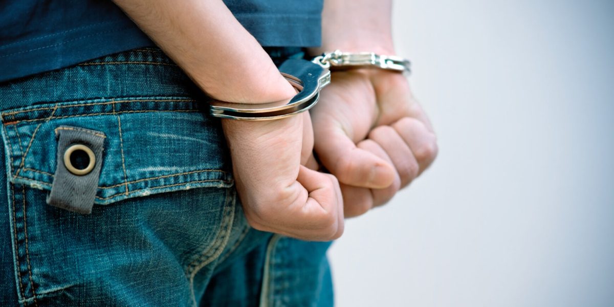 Tânăr, REȚINUT pentru mesaj fascist pe rețelele sociale în România