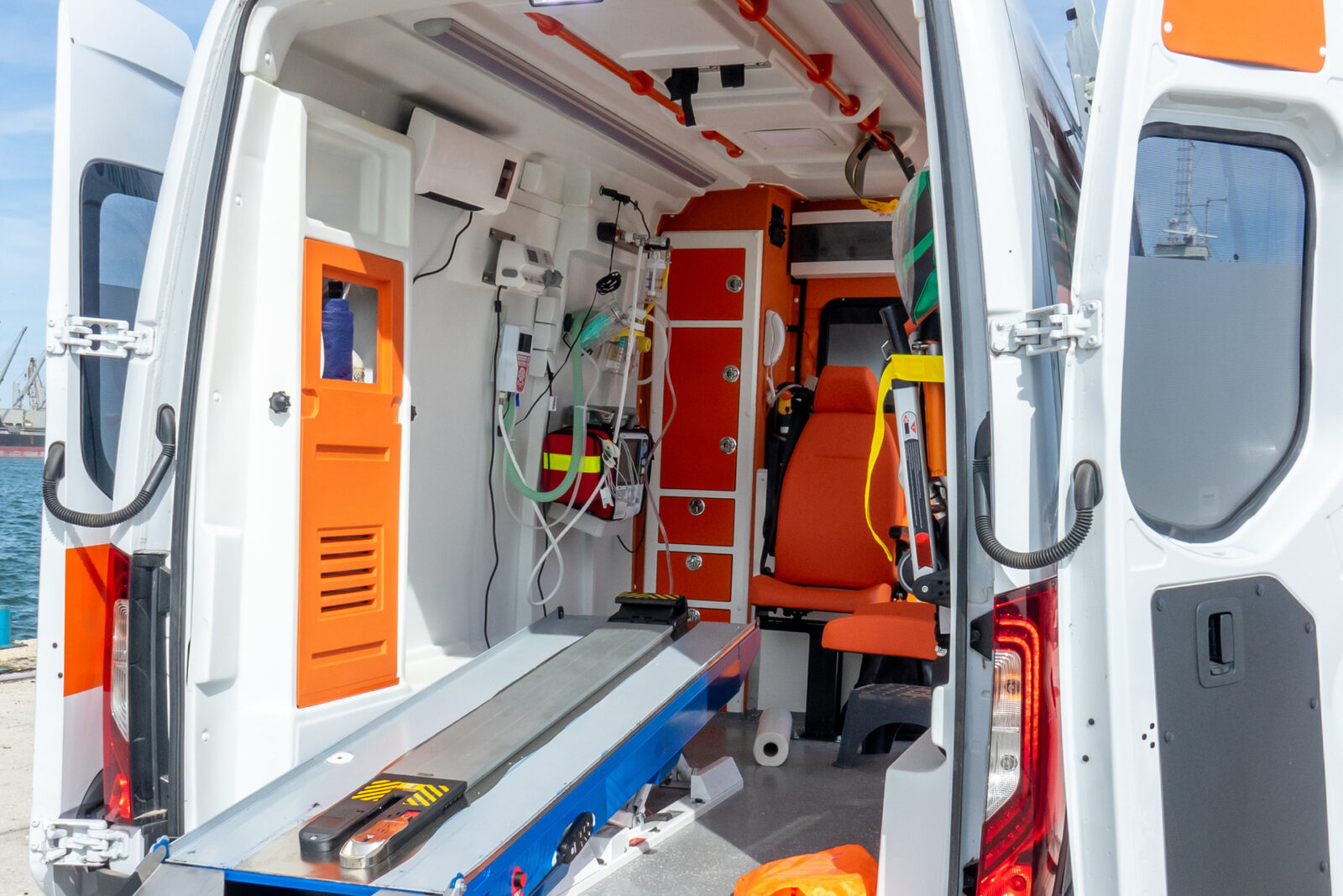 Ambulanțe blocate: Un sfert din cele din Constanța, în service zilnic!