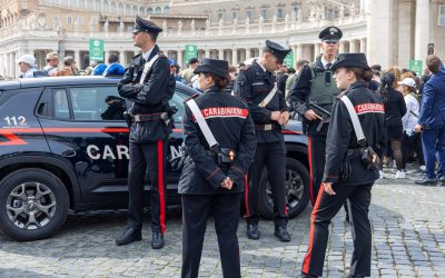 Jaf ARMAt la o bancă din Napoli: Hoții cu măști de vedete, evadare prin canalizare