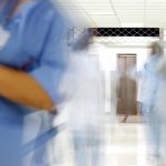 Medicii rezidenți din Anglia intră în grevă de șase zile și avertizează perturbări majore ale serviciilor medicale