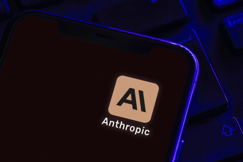 Aventuri în IA: Cum încearcă Anthropic să cucerească piața, după modelul Donald Trump