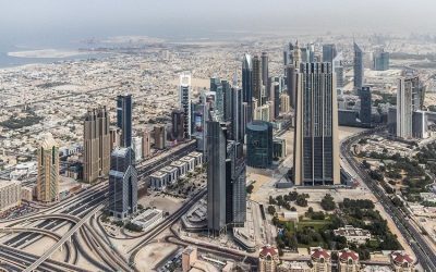 Expatriaţii şi influencerii care promovează Emiratele Arabe Unite se află în faţa unor provocări neaşteptate, într-un moment în care Orientul Mijlociu este marcat de conflicte și tensiuni