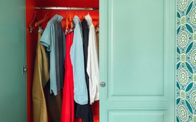 Ce NU păstrezi în dormitor: Greșeli banale care-ți transformă casa în haos!