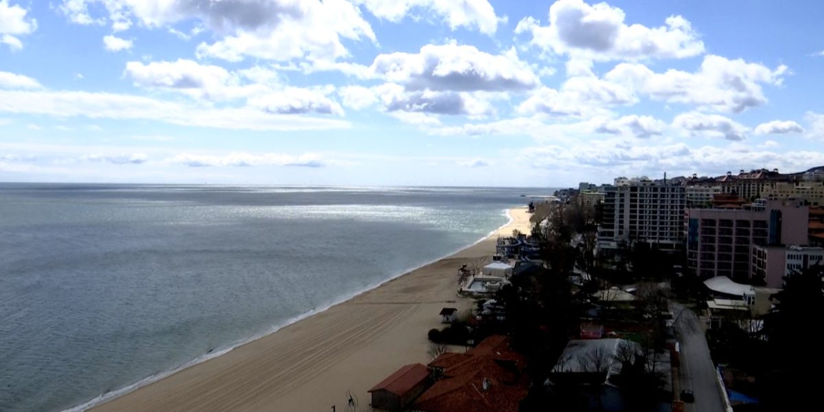 Bulgarii atacă litoralul: 40% reducere, românesc la personal și mâncare