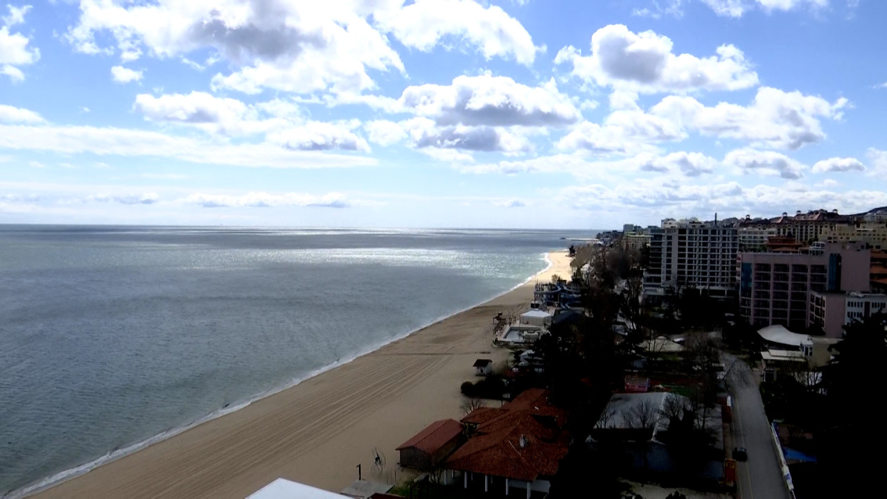 Bulgarii fac oferte pentru Paște: Reduceri de până la 40% în Albena și Nisipurile de AUR Hotelierii bulgari din Albena și Nisipurile de AUR au lansat oferte last-minute cu reduceri semnificative, de până la 40%, pentru sărbătorile de Paște