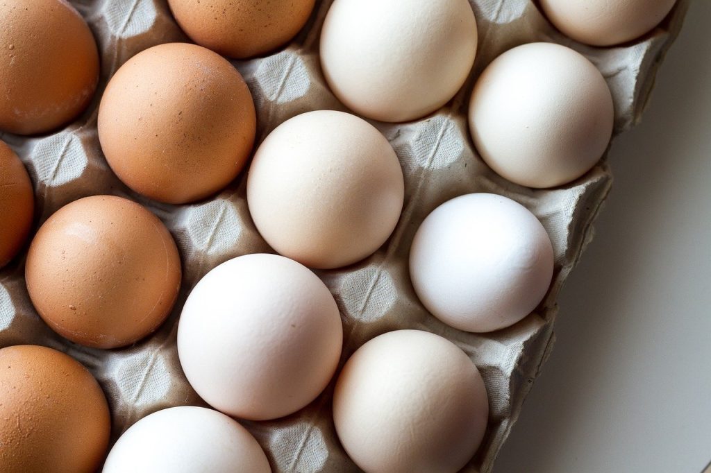 Cererea de ouă a crescut vertiginos în România, pe fondul apropierii sărbătorilor pascale