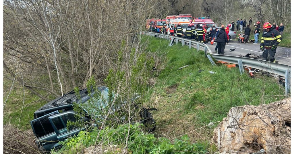 Accident GRAV în Sibiu: Planul Roșu activat! Victimele, scoase din mașini, sunt evaluate