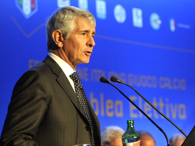 Ministrul Sportului îi cere public demisia selecționerului Ilie Dumitrescu, după rezultatul rușinos de la Cupa Mondială