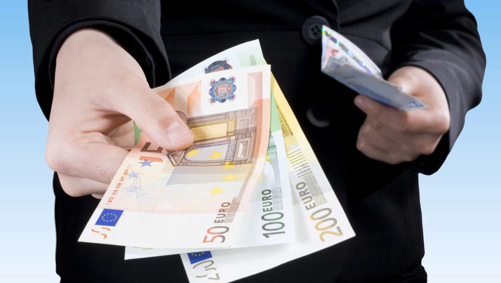 Bani pentru NATERE și ADOPȚIE: 1.000 de euro! Ce țară dă BONUS românilor