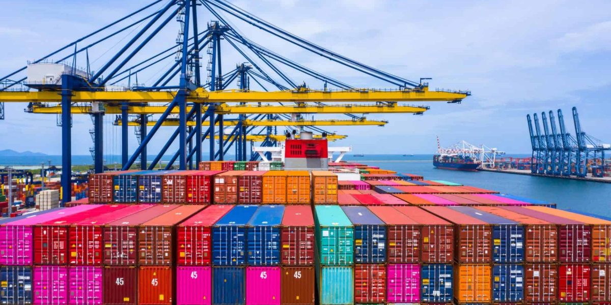 Scumpirea taie din importuri: România, mai aproape de echilibru comercial