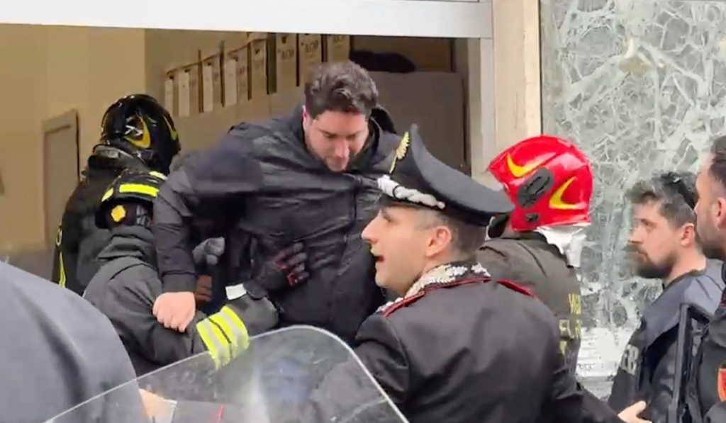 Jaf ARMAt la Napoli: Bandiții au luat 25 de ostatici și au speriat orașul