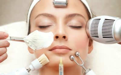Industria cosmetică în plină expansiune în România Cosmetica devine unul dintre cele mai atractive domenii pentru femeile din România care aspiră la o carieră stabilă și bine plătită
