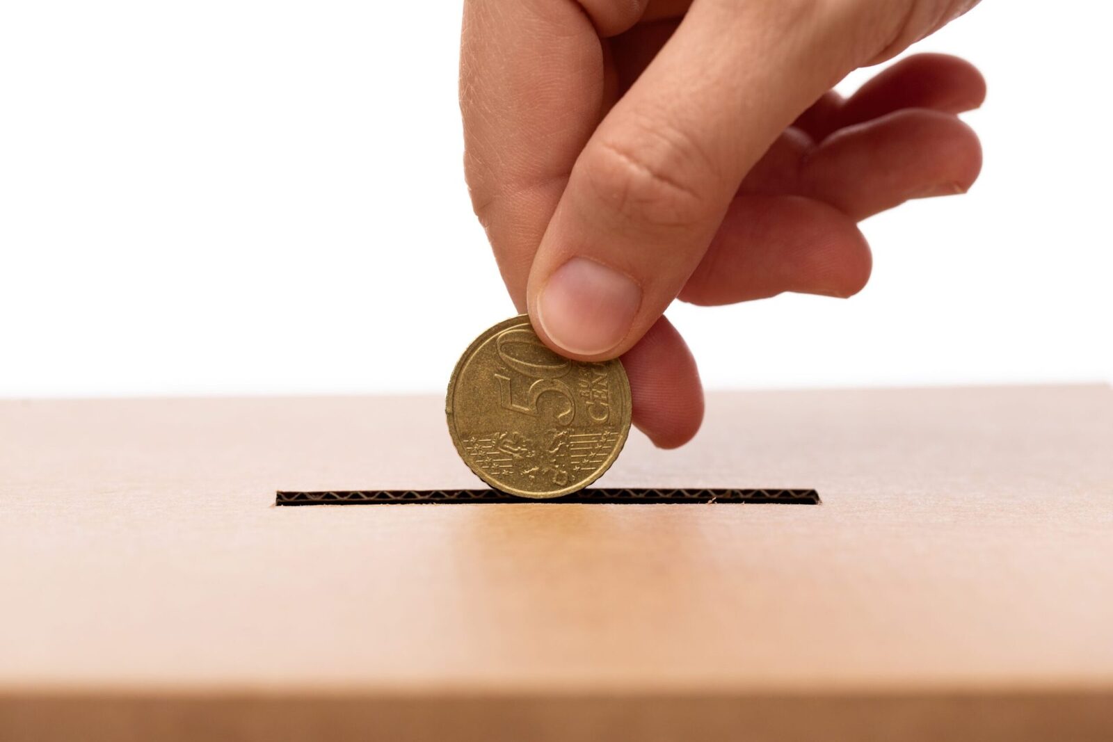 Ce spun experții despre tinerii dependenți financiar de părinți?