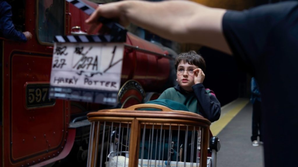 HBO Max a lansat recent specialul „Finding Harry: The Craft Behind the Magic”, un material care pregătește terenul pentru noul serial despre universul Harry Potter