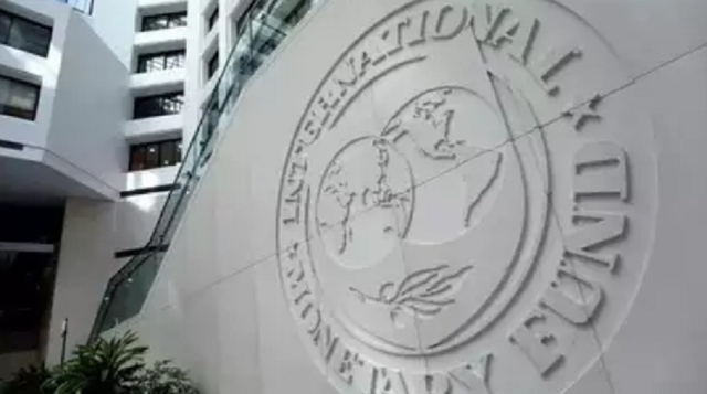 FMI: Guvernele, puse să aleagă între arme și bunăstare, pe fondul crizei