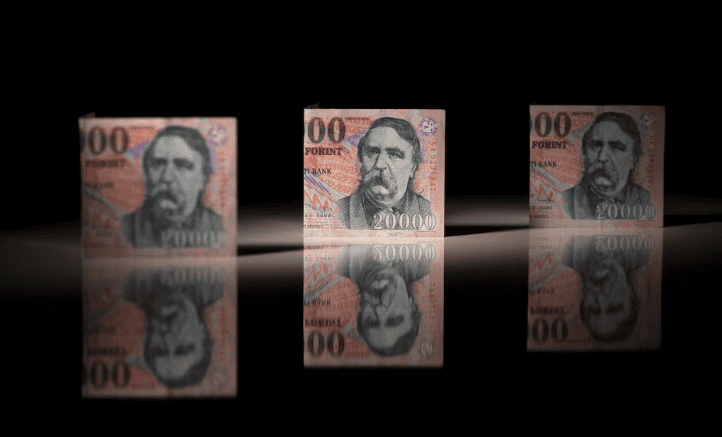 Forintul EXPLOZEAZĂ după o veste MARE: Piețele FINANCE sărbătoresc plecarea lui Viktor Orban