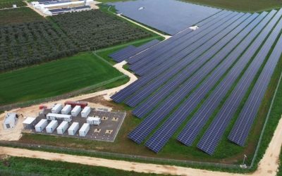 Autorizație pentru proiectul de stocare a energiei electrice la Părău, în jurul unui amplasament larg de energie solară Comitetul de Reglementare al Autorității Naționale de Reglementare în domeniul Energiei (ANRE) urmează să aprobe, în ședința programată pentru data de 7 aprilie, acordarea autorizației de înființare pentru noua instalație de stocare a energiei electrice solicitată de societatea HELIOLUX S.R.L