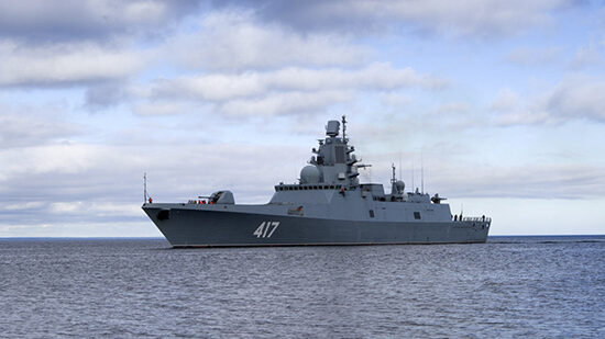 Un atac cu drone al armatei ucrainene a vizat portul Novorossiisk, de pe coasta rusească a Mării Negre, lovind o fregatǎ militară a Rusiei