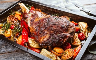 Marinează mielul ca un chef: Friptură ce se topește în gură!