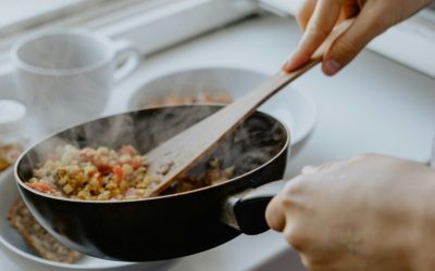 Studiile recente contestă rolul exclusiv al neuronilor în controlul senzației de sațietate Când stomacul este plin, modul în care creierul știe să oprească mâncatul a fost pentru mult timp considerat o problemă răspunsul neuronilor din hipotalamus