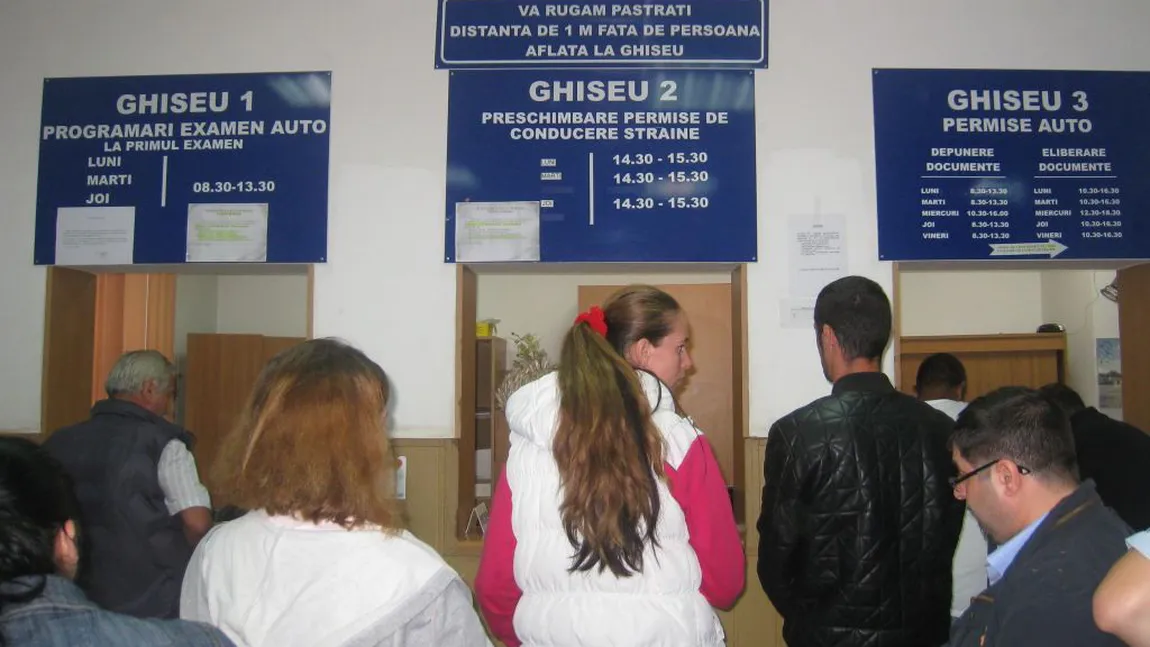 Românii nu mai calcă la ghișeu: statul verifică actele cetățenilor
