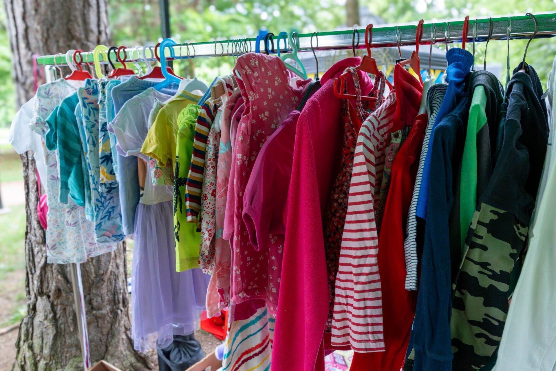 Hainele pentru copii pot conține niveluri periculoase de plumb, în special atunci când sunt produse de industria modei rapide, atrage atenția un studiu recent