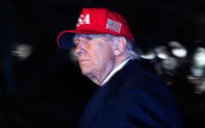 Trump, lovit de inflație: Prețul benzinei explodează în SUA, americanii furioși