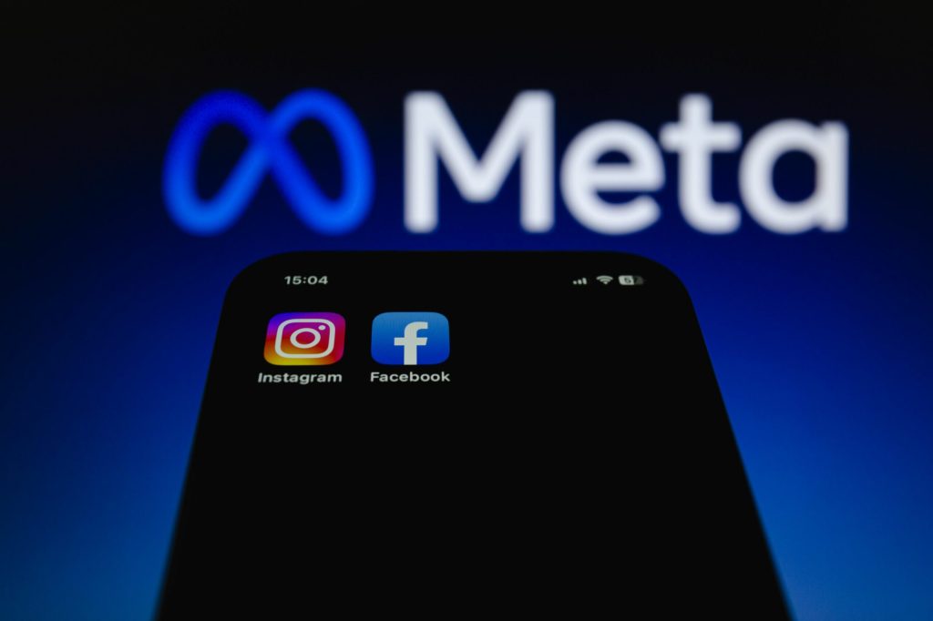 Facebook și Instagram: Mii de concedieri, fonduri masive în Inteligența Artificială