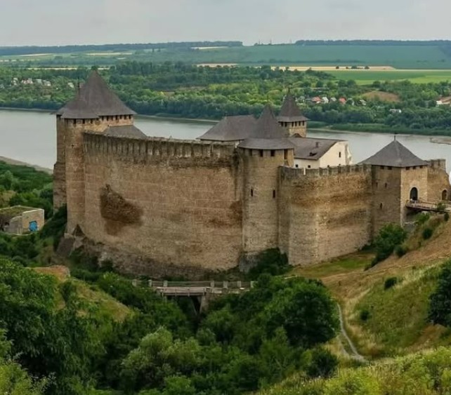 Zid din vremea lui Ștefan cel Mare, distrus: Ce s-a prăbușit din cetate