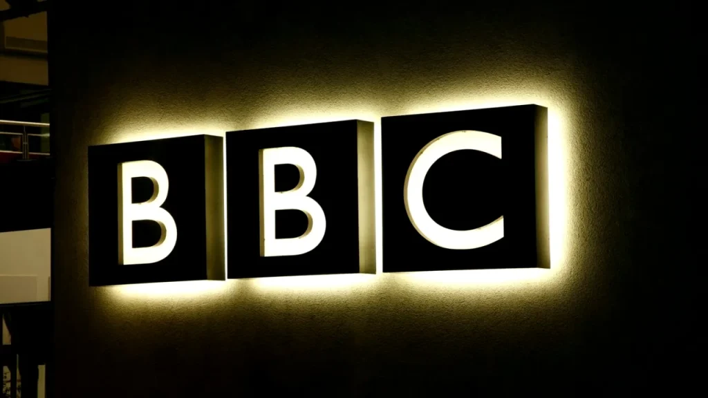 BBC dă afară 2000 de angajați: Cea mai amplă reducere din ultimii 15 ani