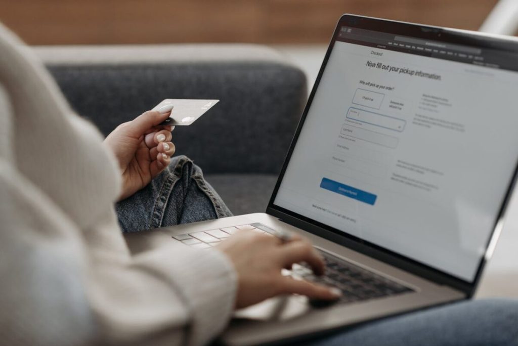 Card digital și cashback: Plăți moderne, fără bătăi de cap, în România (P)