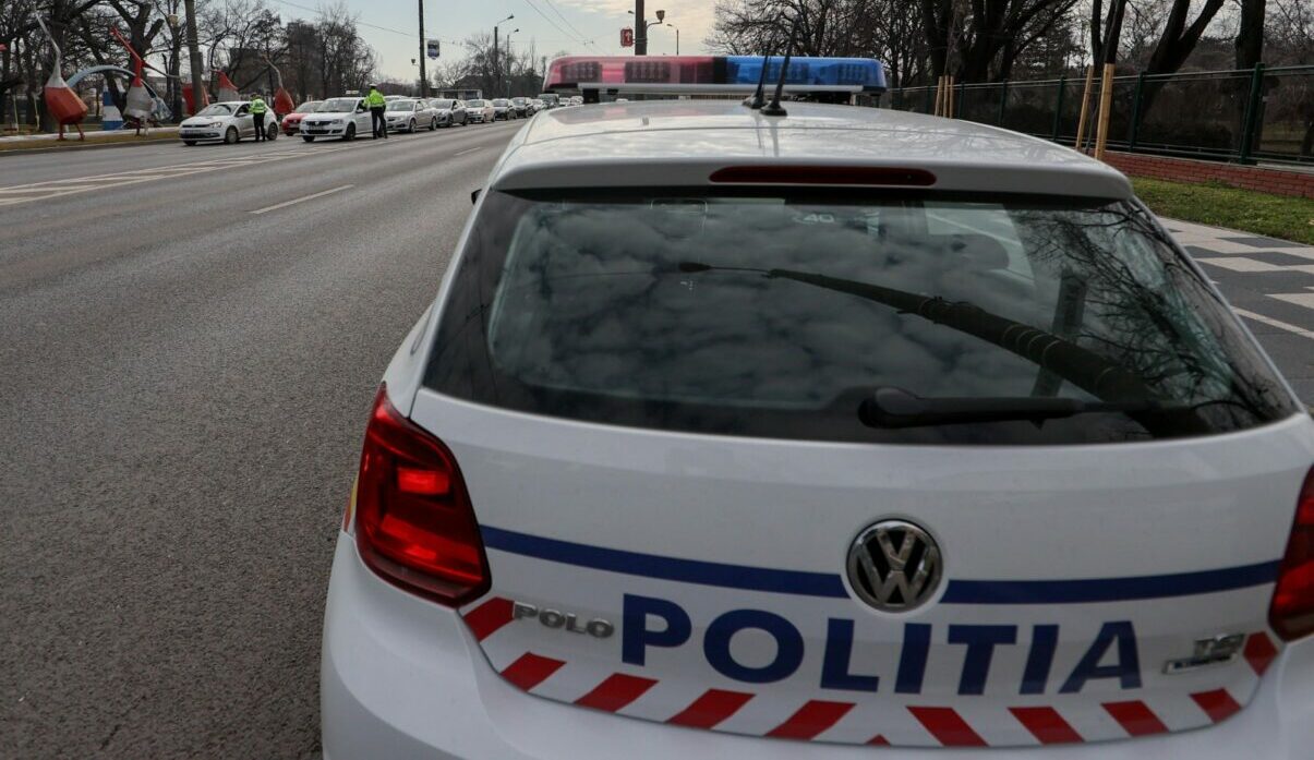 Un accident rutier grav a avut loc ieri după-amiază în centrul municipiului Giurgiu, soldat cu rănirea a patru persoane, inclusiv doi copii minori